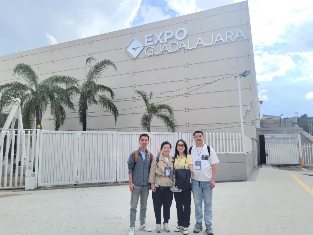 Deli-Newdexin team at Expo Guadalajara in Mexico, showcasing stainless steel fastener solutions for industrial applications